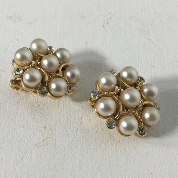 Vintage Lisner Faux Pearl Rhinestone Earrings - Picture 3 of 8
